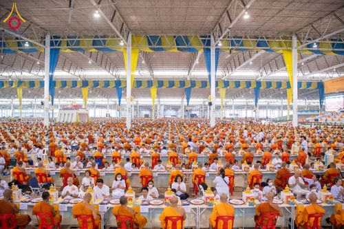 ภาพ No.60025:พิธีเจริญพระพุทธมนต์ "ฉลองอายุวัฒนมงคล 80 ปี หลวงพ่อธัมมชโย" พิธีถวายไทยธรรม คณะสงฆ์ 10,000 กว่าวัดทั่วประเทศ ในวันคุ้มครองโลก วันจันทร์ที่ 22 เมษายน พ.ศ. 2567 ณ สภาธรรมกายสากล วัดพระธรรมกาย จ.ปทุมธานี