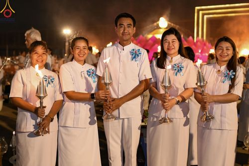 ภาพ No.160662:พิธีจุดประทีป 20,000 ดวง บูชาพระมหาธรรมกายเจดีย์ และบูชาพระมงคลเทพมุนี (สด จนฺทสโร) พระผู้ปราบมาร ณ ลานธรรม พระมหาธรรมกายเจดีย์ วัดพระธรรมกาย จ.ปทุมธานี วันที่ 10 ตุลาคม พ.ศ. 2567
