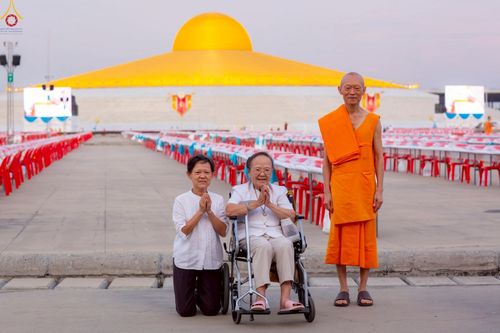 ภาพ No.225136:วันที่ 20 - 27 เมษายน พ.ศ. 2568 "ภาพแห่งความปลื้มที่ไม่มีวันจบ" คณะสงฆ์สามเณร เจ้าหน้าที่ และสาธุชน ร่วมแรงร่วมใจกันเตรียมงานและเก็บงาน เพื่อวันคุ้มครองโลก พิธีถวายมหาสังฆทานคณะสงฆ์ 40,000 กว่าวัดทั่วประเทศ