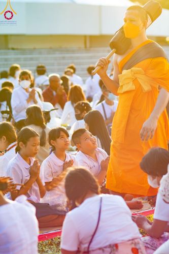 ภาพ No.107941:พิธีต้อนรับพระธรรมยาตรา ในโครงการธรรมยาตรากตัญญูบูชา มหาปูชนียาจารย์ พระมงคลเทพมุนี(สด จนฺทสโร) พระผู้ปราบมาร อนุสรณ์สถาน 7 แห่ง ปีที่ 12 วันที่ 7 มกราคม พ.ศ. 2567 ณ อนุสรณ์สถานคลองบางนางแท่น  อ.สามพราน จ.นครปฐม