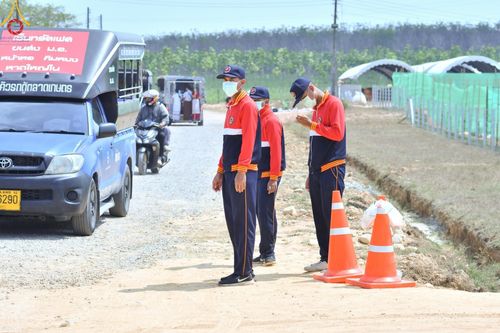 ภาพ No.130084:V.34 เพื่อธรรมเพื่อบางกล่ำ การรับบุญของเจ้าหน้าที่หน่วยงานต่างๆ  เพื่องานธรรมยาตราอัญเชิญพระบรมสารีริกธาตุ ประดิษฐาน ณ มหารัตนเจดีย์สิริปทุมสวรรค์ (เจดีย์อริยพุทธะ 5 พระองค์) ณ ศูนย์ปฏิบัติธรรมภาคใต้ อ.บางกล่ำ จ.สงขลา ระหว่างวันที่ 9-10 มีนาคม พ.ศ. 2567