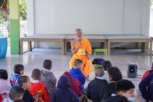 ภาพ No.195281:พิธีทอดผ้าป่าทำนุบำรุงศาสนสถาน ณ วัดพรสวรรค์ ต.หนองบ่อ อ.สองพี่น้อง จ.สุพรรณบุรี ในโครงการธรรมยาตรา กตัญญูบูชา มหาปูชนียาจารย์ พระมงคลเทพมุนี(สด จนฺทสโร) พระผู้ปราบมาร อนุสรณ์สถาน 7 แห่ง ปีที่ 13 วันที่ 13 มกราคม พ.ศ. 2568