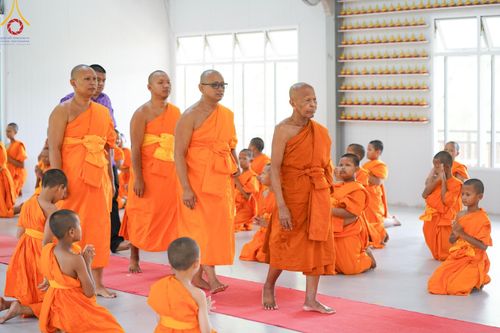 ภาพ No.61150:สามเณรออกบิณฑบาต และกิจกรรมอบรมสามเณร ในโครงการบรรพชาสามเณรฟื้นฟู พระพุทธศาสนาทั่วไทย ณ ศูนย์อบรมที่พักสงฆ์บ้านร่มเย็น จ.นราธิวาส วันที่ 2-15 เมษายน พ.ศ. 2567