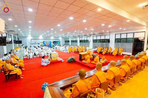 ภาพ No.221455:วันอาทิตย์ที่ 27 เมษายน พ.ศ. 2568 พิธีเจริญพระพุทธมนต์สมโภชดวงแก้วธรรมชัย เนื่องในโอกาสบูชาธรรม 81 ปีหลวงพ่อธัมมชโย อัญเชิญประดิษฐานเนื่องในโอกาสสถาปนาวัดพระธรรมกายไอซ์แลนด์ ณ อาคารปลูกศรัทธา 1 วัดพระธรรมกาย อำเภอคลองหลวง จังหวัดปทุมธานี