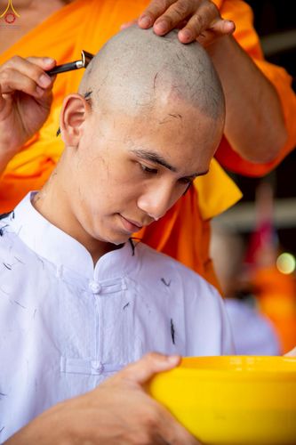 ภาพ No.230858:วันที่ 28 มิถุนายน พ.ศ. 2568 พิธีตัดปอยผมและปลงผม โครงการบวชพระนานาชาติ AEC & WAB รุ่นที่ 9 ณ วิหารคด 2 วัดพระธรรมกาย
