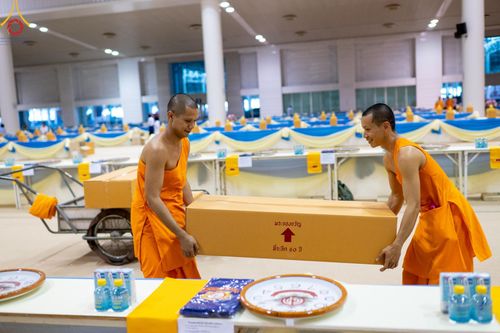 ภาพ No.60911:V.37 ยิ่งกว่าดี เพื่อ 80 ปีของพ่อ ภาพการเตรียมงานของหน่วยงานต่างๆ เพื่อพิธีฉลองอายุวัฒนมงคล 80 ปี หลวงพ่อธัมมชโย และรับถวายมหาสังฆทาน 10,000 กว่าวัดทั่วประเทศ ในวันคุ้มครองโลก วันจันทร์ที่ 22 เมษายน พ.ศ. 2567