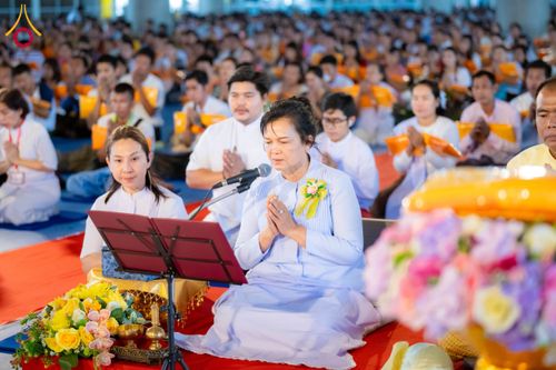 ภาพ No.143756:พิธีถวายผ้าไตร, สวดธรรมจักร, ปฏิบัติธรรม และฟังแสดงพระธรรมเทศนา ภาษาเมียนมา โดยมีสาธุชนชาวเมียนมากว่า 4,000 คน เข้าร่วมพิธี ณ มหารัตนวิหารคด วัดพระธรรมกาย วันอาทิตย์ที่ 7 กรกฎาคม พ.ศ. 2567