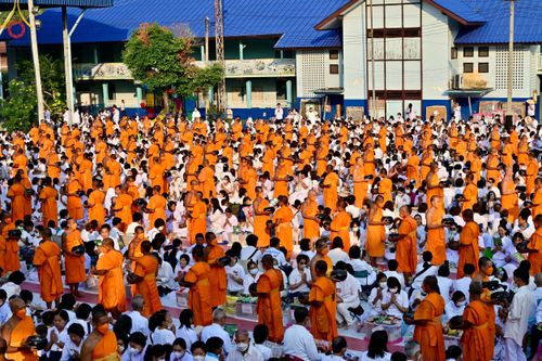 ภาพ No.116120:พิธีตักบาตรพระธรรมยาตรา ณ อนุสรณ์สถานลำดับที่ 4 สถานที่เกิดด้วยกายธรรม วัดโบสถ์(บน) จ.นนทบุรี วันที่ 21 มกราคม พ.ศ. 2567