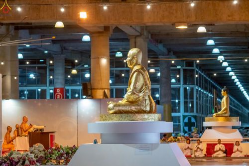 ภาพ No.244289:วันที่ 7 กันยายน พ.ศ. 2568 พิธีจุดประทีป วันครูผู้ค้นพบวิชชาธรรมกาย ณ ลานธรรมฯ และวิหารคด วัดพระธรรมกาย