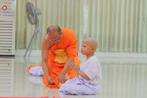 ภาพ No.216267:วันเสาร์ที่ 5 เมษายน พ.ศ. 2568 พิธีตัดปอยผม พิธีขอขมาผู้ปกครอง พิธีขอขมามอบผ้าไตร พิธีบรรพชา พิธีถวายบาตรสามเณร ณ ศูนย์ปฏิบัติธรรมและศูนย์อบรมเยาวชนเพชรบุรี ต.ท่าแลง อ.ท่ายาง จ.เพชรบุรี