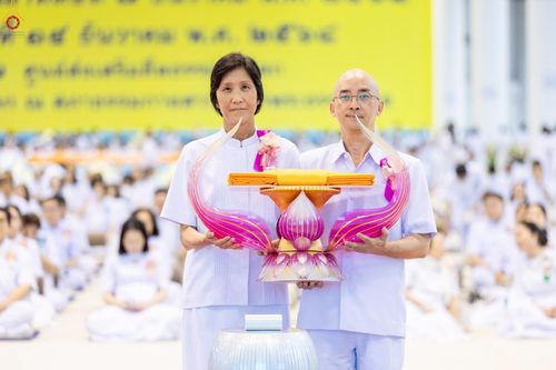 ภาพ No.277562:วันอาทิตย์ต้นเดือนที่ 7 ธันวาคม พ.ศ.2568 พิธีทอดผ้าป่าต้นสมบัติจักรพรรดิ ณ สภาธรรมกายสากล วัดพระธรรมกาย