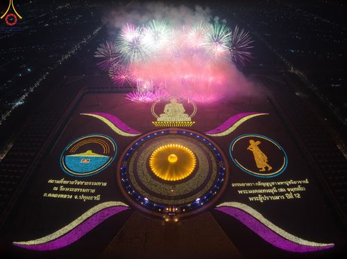 ภาพ No.122300:พิธีจุดประทีปถวายเป็นพุทธบูชา และบูชาธรรมมหาปูชนียาจารย์ พระมงคลเทพมุนี(สด จนฺทสโร) ในโครงการธรรมยาตรา กตัญญูบูชา มหาปูชนียาจารย์ พระมงคลเทพมุนี(สด จนฺทสโร) พระผู้ปราบมาร อนุสรณ์สถาน 7 แห่ง ปีที่ 12 วันที่ 31 มกราคม พ.ศ. 2567 ณ วัดพระธรรมกาย จ.ปทุมธานี (