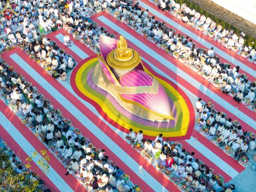 ภาพ No.197719:พิธีตักบาตรพระธรรมยาตรา ณ อนุสรณ์สถานลำดับที่ 4 สถานที่เกิดด้วยกายธรรม วัดโบสถ์(บน) ต.บางคูเวียง จ.นนทบุรี ในโครงการธรรมยาตรา กตัญญูบูชา มหาปูชนียาจารย์ พระมงคลเทพมุนี(สด จนฺทสโร) พระผู้ปราบมาร อนุสรณ์สถาน 7 แห่ง ปีที่ 13 วันที่ 19 มกราคม พ.ศ. 2568