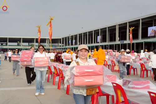 ภาพ No.219154:วันที่ 19-21 เมษายน พ.ศ. 2568 การเตรียมงานในลานธรรม , วิหารคด เพื่องานวันคุ้มครองโลก 22 เมษายน พ.ศ. 2568