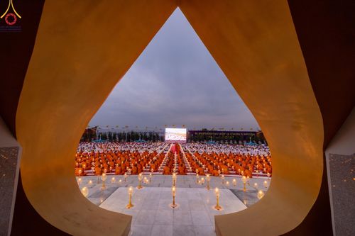 ภาพ No.118264:พิธีจุดประทีปถวายเป็นพุทธบูชา และบูชาธรรมมหาปูชนียาจารย์ พระมงคลเทพมุนี(สด จนฺทสโร) วันที่ 24 มกราคม พ.ศ. 2567 ณ อนุสรณ์สถานบางปลา อ.บางเลน จ.นครปฐม