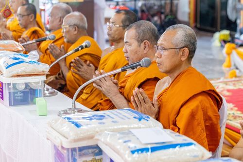 ภาพ No.131895:พิธีถวายสังฆทาน 323 วัด 4 จังหวัดชายแดนภาคใต้ ปีที่ 20 ครั้งที่ 167 และ พิธีมอบกองทุนหนุนแรงใจช่วยครูใต้ ปีที่ 17 ครั้งที่ 132 วันเสาร์ที่ 23 มีนาคม พ.ศ. 2567 ณ วัดมุจลินทวาปีวิหารพระอารามหลวง อ.หนองจิก จ.ปัตตานี