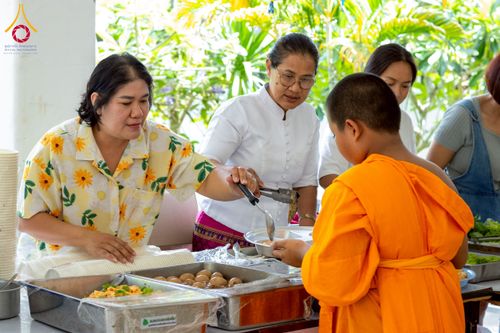 ภาพ No.218131:วันอาทิตย์ที่ 13 เมษายน พ.ศ. 2568 พิธีตักบาตรฉลองสามเณรใหม่ 75 รูป เนื่องในวันสงกรานต์ (โครงการบรรพชาสามเณรฟื้นฟูพระพุทธศาสนาทั่วไทย ประจำปีพุทธศักราช 2568) ณ ศูนย์ปฏิบัติธรรมระยอง(บ้านช่องลม) ตำบลบางบุตร อำเภอบ้านค่าย จังหวัดระยอง