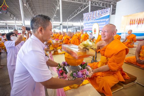 ภาพ No.131670:พิธีร่วมบุญบรรพชาสามเณร 5,000 รูป ณ บ้านแก้วเรือนทองคุณยาย สภาธรรมกายสากล วัดพระธรรมกาย วันเสาร์ที่ 23 มีนาคม พ.ศ. 2567
