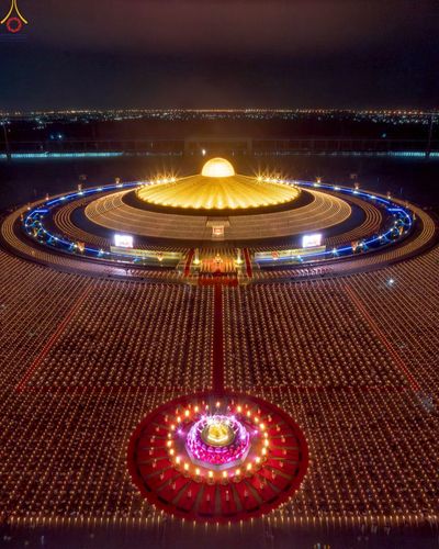 ภาพ No.253714:วันที่ 10 ตุลาคม พ.ศ. 2568 พิธีจุดประทีปบูชาพระผู้ปราบมาร, พิธีจุดประทีปบนพระมหาธรรมกายเจดีย์  20,000 ดวง เนื่องในวันคล้ายวันเกิดครบรอบ 141 ปี พระมงคลเทพมุนี (สด จนฺทสโร)