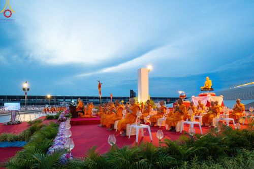 ภาพ No.160501:พิธีปลูกต้นทรัพย์บานชื่น ณ ลานธรรม พระมหาธรรมกายเจดีย์ วัดพระธรรมกาย จ.ปทุมธานี วันพฤหัสบดีที่ 10 ตุลาคม พ.ศ. 2567