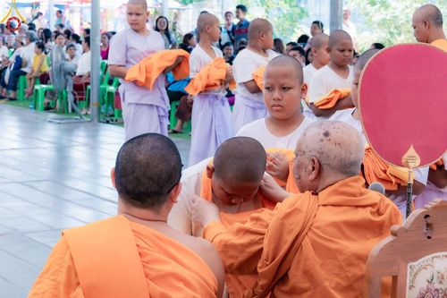 ภาพ No.133523:พิธีขอขมารับผ้าไตร, พิธีบรรพชาสามเณร, สามเณรออกบิณฑบาต ในโครงการบรรพชาสามเณร ฟื้นฟูพระพุทธศาสนาทั่วไทย  ณ ศูนย์ปฏิบัติธรรม และอบรมเยาวชนเมืองยะลา วันที่ 3 เมษายน พ.ศ. 2567