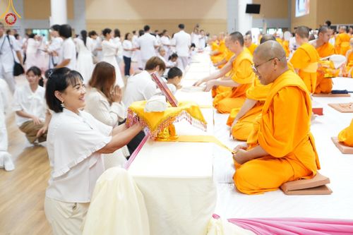 ภาพ No.138881:พิธีถวายกองทุนสนับสนุน การสร้างพระไตรปิฎกฉบับธรรมชัย และอนุรักษ์คัมภีร์ใบลาน น้อมบูชาธรรมหลวงพ่อธัมมชโย 80 ปี ณ ห้องแก้วสารพัดนึก 2 วัดพระธรรมกาย วันเสาร์ที่ 1 มิถุนายน พศ. 2567