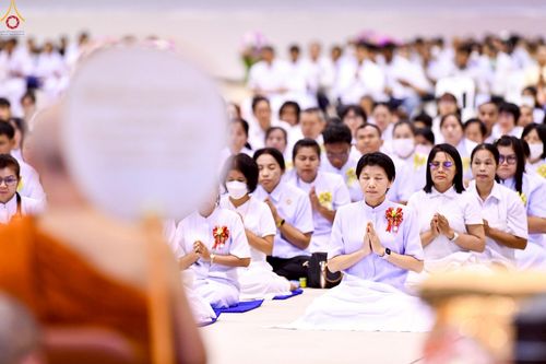 ภาพ No.233848:วันเสาร์ที่ 19 กรกฎาคม พ.ศ.2568 วันมหารำลึก ครั้งที่ 35 พิธีรำลึกถึงนักสร้างบารมี , พิธีสวดพระพุทธมนต์ , พิธีทอดผ้าบังสกุลและถวายไทยธรรม วัดพระธรรมกาย