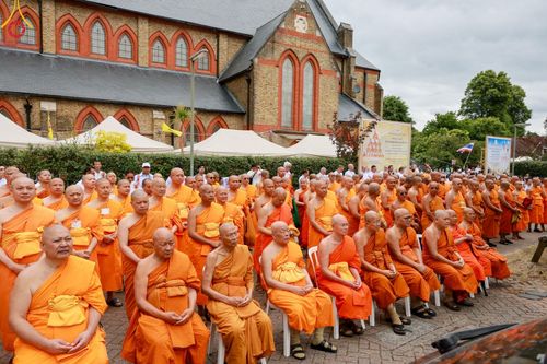 ภาพ No.142653:พิธีพัทธสีมา ประดิษฐานลูกนิมิตมหาสมบัติ สถาปนาอุโบสถวัดพระธรรมกายลอนดอน บูชาธรรม 80 ปี หลวงพ่อธัมมชโย วันเสาร์ที่ 22 มิถุนายน พ.ศ. 2567