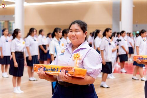 ภาพ No.245997:วันเสาร์ที่ 13 กันยายน พ.ศ. 2568 พิธีมอบผ้าไตรประธานกฐินสัมฤทธิ์เด็กดี V-Star ณ สภาธรรมกายสากล วัดพระธรรมกาย