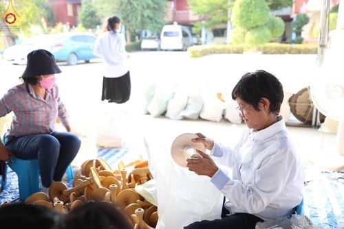 ภาพ No.112532:V.11 สามารถ การเตรียมงาน เก็บงาน การรับบุญของเจ้าหน้าที่หน่วยงานต่างๆ เพื่อโครงการธรรมยาตรา กตัญญูบูชา มหาปูชนียาจารย์ พระมงคลเทพมุนี (สด จนฺทสโร) พระผู้ปราบมาร อนุสรณ์สถาน 7 แห่ง ปีที่ 12 ระหว่างวันที่ 2 - 31 มกราคม พ.ศ.2567