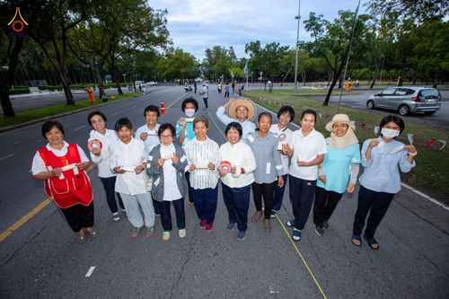 ภาพ No.88772:คณะสงฆ์ เจ้าหน้าที่ และสาธุชน ทุ่มเทแรงกายแรงใจเตรียมงาน เพื่องานวันครูผู้ค้นพบวิชชาธรรมกาย ตั้งแต่วันที่ 20 กันยายน พ.ศ. 2566