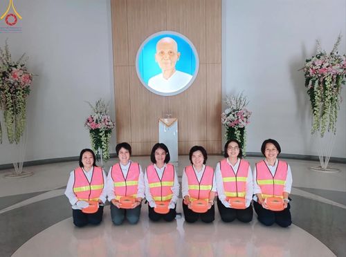 ภาพ No.115854:V.15 สามัคคี การเตรียมงาน เก็บงาน การรับบุญของเจ้าหน้าที่หน่วยงานต่างๆ เพื่อโครงการธรรมยาตรา กตัญญูบูชามหาปูชนียาจารย์ พระมงคลเทพมุนี (สด จนฺทสโร) พระผู้ปราบมาร อนุสรณ์สถาน 7 แห่ง ปีที่ 12 ระหว่างวันที่ 2 - 31 มกราคม พ.ศ.2567