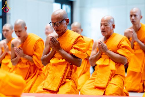 ภาพ No.256267:วันที่ 4 ตุลาคม พ.ศ. 2568 พิธีบรรพชาอุปสมบท  โครงการอุปสมบทหมู่บูชาธรรม 141 ปี  พระมงคลเทพมุนี (สด จนฺทสโร) ณ โบสถ์พระไตรปิฏก วัดพระธรรมกาย จ.ปทุมธานี