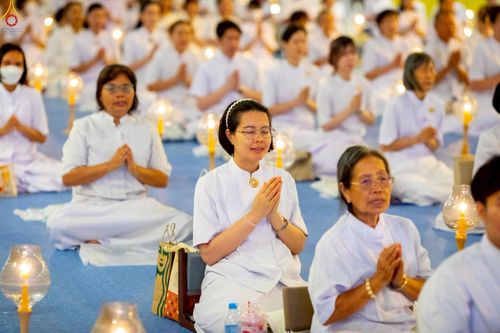 ภาพ No.224042:วันวิสาขบูชา วันอาทิตย์ที่ 11 พฤษภาคม พ.ศ. 2568 พิธีจุดวิสาขประทีป ,  พิธีเวียนประทักษิณรอบพระมหาธรรมกายเจดีย์ , พิธีฉลองชัยสวดมนต์บทธัมมจักกัปปวัตตนสูตร ครบ 7,357,000,000 จบ ณ มหารัตนวิหารคด วัดพระธรรมกาย