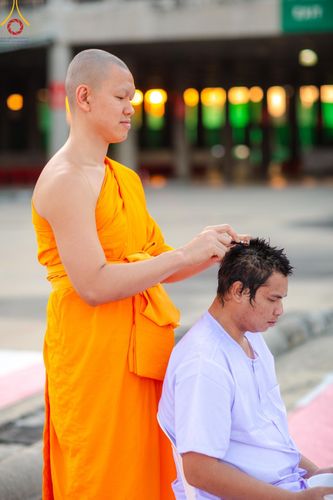 ภาพ No.180076:พิธีปลงผมนาคธรรมทายาท ในโครงการอุปสมบทหมู่ บูชาธรรมมหาปูชนียาจารย์ (ศูนย์อบรมวัดพระธรรมกาย) วันที่ 1 ธันวาคม พ.ศ. 2567 ณ ลานธรรมหารัตนวิหารคด วัดพระธรรมกาย จ.ปทุมธานี