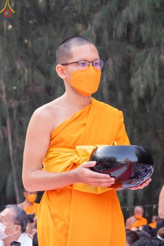 ภาพ No.107456:พิธีตักบาตรพระธรรมยาตราฯ ในโครงการธรรมยาตรากตัญญูบูชา มหาปูชนียาจารย์ พระมงคลเทพมุนี(สด จนฺทสโร) พระผู้ปราบมาร ปีที่ 12 ณ อนุสรณ์สถานมหาวิหารพระมงคลเทพมุนี อ.สองพี่น้อง จ.สุพรรณบุรี วันที่ 7 มกราคม พ.ศ. 2567