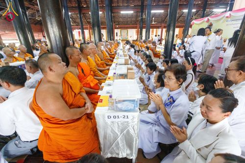 ภาพ No.202226:พิธีเจริญพระพุทธมนต์ ปฏิบัติธรรม มอบทุนการศึกษา ถวายสังฆทาน 108 วัด เพื่อถวายเป็นพุทธบูชา และขับเคลื่อนโครงการหมู่บ้านรักษาศีล 5 โดยคณะสงฆ์จังหวัดนครปฐม คณะศิษยานุศิษย์วัดพระธรรมกาย โครงการธรรมยาตรา ปีที่ 13 ณ วัดบางปลา อำเภอบางเลน จังหวัดนครปฐม