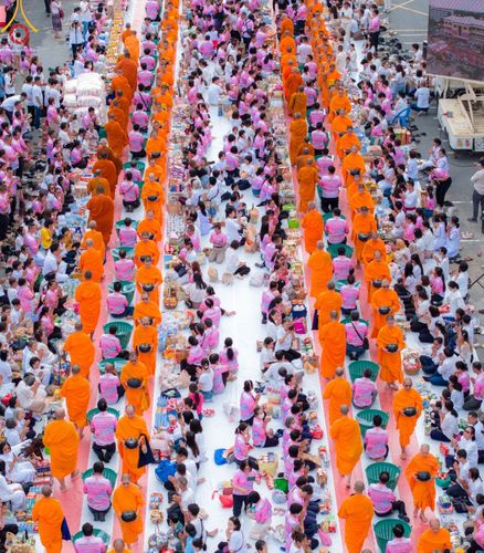 ภาพ No.150881:พิธีเจริญพระพุทธมนต์ และทำบุญตักบาตรแด่คณะสงฆ์ จำนวน 121 รูป เนื่องในโอกาสฉลองครบรอบ 120 ปี อำเภอคลองหลวง จังหวัดปทุมธานี เพื่อถวายเป็นพุทธบูชา ช่วยเหลือผู้ประสบความเดือดร้อนจากอุทกภัย และคณะสงฆ์ 323 วัด 4 จังหวัดชายแดนภาคใต้ วันเสาร์ที่ 31 สิงหาคม พ.ศ. 