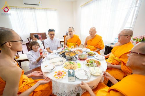 ภาพ No.254876:วันที่ 15 ตุลาคม พ.ศ. 2568 พิธีบรรจุพระบรมสารีริกธาตุภายในพระเกตุองค์พระประธาน สมโภชพระประธาน พระธรรมกาย ณ ศูนยอบรมเยาวชนกาญจนบุรี