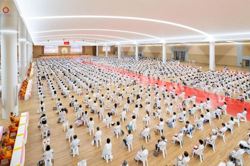 ภาพ No.228399:วันอาทิตย์ที่ 8 มิถุนายน พ.ศ. 2568 พิธีถวายทุนสนับสนุนพระไตรปิฎกฉบับธรรมชัย และอนุรักษ์คัมภีร์โบราณ ณ ห้องแก้วสารพัดนึก 2 วัดพระธรรมกาย