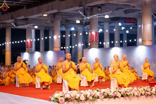 ภาพ No.154892:พิธีจุดประทีป, พิธีฉลองชัยสวดมนต์บทธัมมจักกัปปวัตนสูตร ณ มหารัตนวิหารคด วัดพระธรรมกาย วันอังคารที่ 17 กันยายน พ.ศ. 2567