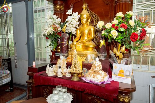 ภาพ No.220384:วันที่ 17 เมษายน พ.ศ. 2568 ผู้แทนวัดพระธรรมกาย ลงพื้นที่เยียวยา ซับน้ำตาเหยื่อแผ่นดินไหวมัณฑะเลย์