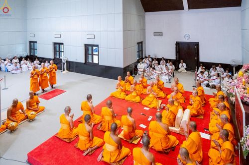 ภาพ No.227780:วันเสาร์ที่ 31 พฤษภาคม พ.ศ.2568 พิธีถวายผ้าไตรแด่สามเณรผู้เข้ารับการอุปสมบท , พิธีอุปสมบทสามเณรเตรียม DCI วัดพระธรรมกาย จ.ปทุมธานี