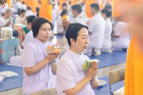 ภาพ No.240478:วันพุธที่ 27 สิงหาคม พ.ศ. 2568 พิธีตักบาตร ในวันธรรมชัย ณ วัดพระธรรมกาย จ.ปทุมธานี