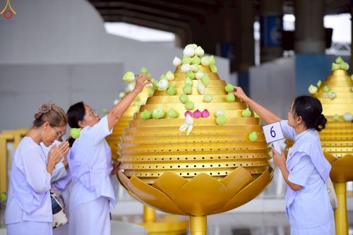 ภาพ No.242802:วันที่ 29-31 สิงหาคม พ.ศ. 2568 องค์กรภาคีเครือข่าย “บวร” (บ้าน-วัด-โรงเรียน-ราชการ) อ.คลองหลวง จัดบวชอุบาสิกาแก้ว ถวายพระราชกุศลแด่สมเด็จพระพันปีหลวง - กตัญญูบูชาแด่ผู้มีพระคุณ