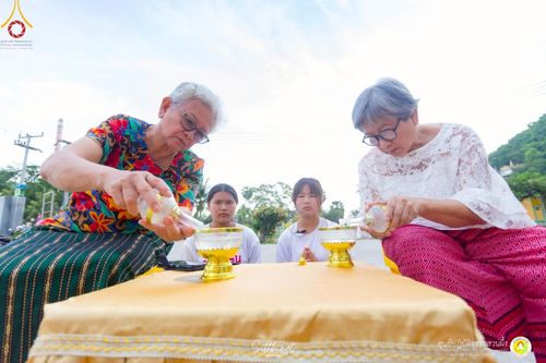 ภาพ No.222228:วันที่ 26-27 เมษายน พ.ศ. 2568 ศูนย์ปฏิบัติธรรมสวนผึ้ง ร่วมกับ ธุดงค์คสถานประจวบคีรีขันธ์ และวัดอ่าวน้อย  จัดกิจกรรมเดินธรรมยาตรา ตักบาตรข้าวสารอาหารแห้ง และจุดประทีปถวายเป็นพุทธบูชา ณ วัดอ่าวน้อย จ.ประจวบคีรีขันธ์