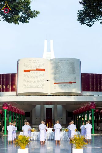 ภาพ No.244615:วันเสาร์ที่ 6 กันยายน พ.ศ. 2568 พิธีเวียนประทักษิณ และวันทาสีมาของนาคธรรมทายาท โครงการอุปสมบทหมู่บูชาธรรมครบรอบ 108 ปี วันครูผู้ค้นพบวิชชาธรรมกาย ณ โบสถ์พระไตรปิฎก วัดพระธรรมกาย