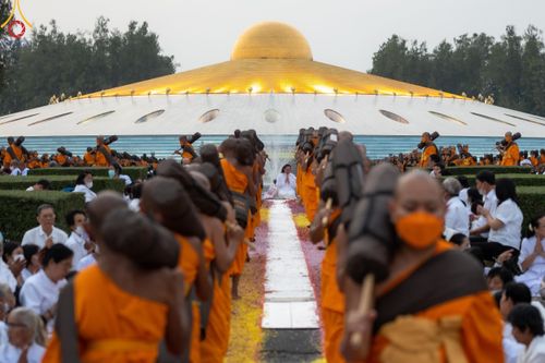 ภาพ No.120393:พิธีต้อนรับพระธรรมยาตรา ในโครงการธรรมยาตรา กตัญญูบูชา มหาปูชนียาจารย์ พระมงคลเทพมุนี(สด จนฺทสโร) พระผู้ปราบมาร อนุสรณ์สถาน 7 แห่ง ปีที่ 12 วันที่ 28 มกราคม พ.ศ. 2567 ณ วัดพระธรรมกาย จ.ปทุมธานี (ชุดที่ 2)