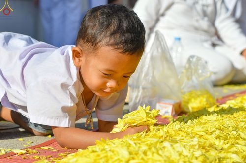 ภาพ No.70810:พิธีต้อนรับพระธรรมยาตรา ในโครงการธรรมยาตรากตัญญูบูชา มหาปูชนียาจารย์ พระมงคลเทพมุนี(สด จนฺทสโร) พระผู้ปราบมาร อนุสรณ์สถาน 7 แห่ง ปีที่ 11 วันที่ 14 มกราคม พ.ศ. 2566 ณ อนุสรณ์สถานลำดับที่ 3 สถานที่เกิดในเพศสมณะ วัดสองพี่น้อง อ.สองพี่น้อง จ.สุพรรณบุรี