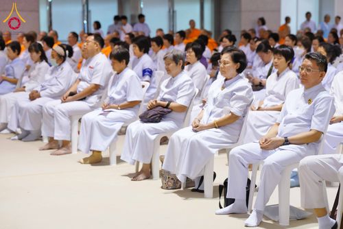 ภาพ No.337961:วันอาทิตย์ต้นเดือน 5 กรกฎาคม พ.ศ.2569 สัมมนาพิเศษ พิธีมอบพระของขวัญ ณ ห้องแก้วสารพัด1 วัดพระธรรมกาย
